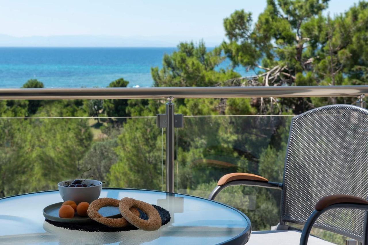 Heraclea Luxury Suites Nea Iraklia Bagian luar foto