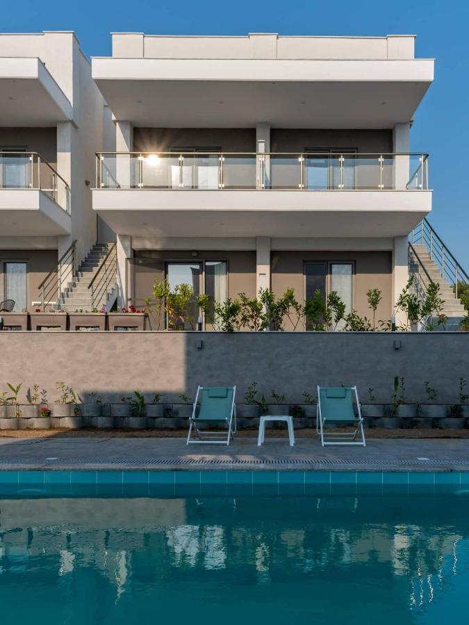 Heraclea Luxury Suites Nea Iraklia Bagian luar foto