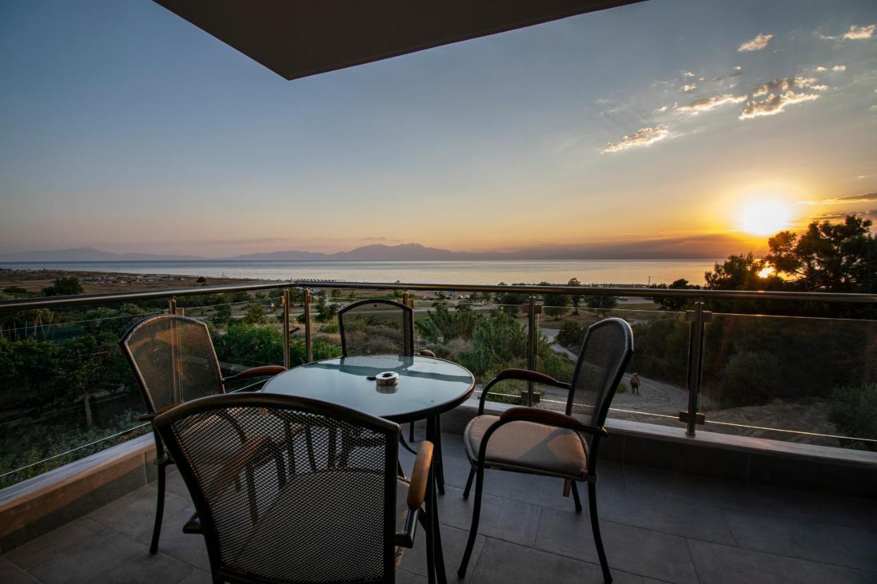 Heraclea Luxury Suites Nea Iraklia Bagian luar foto