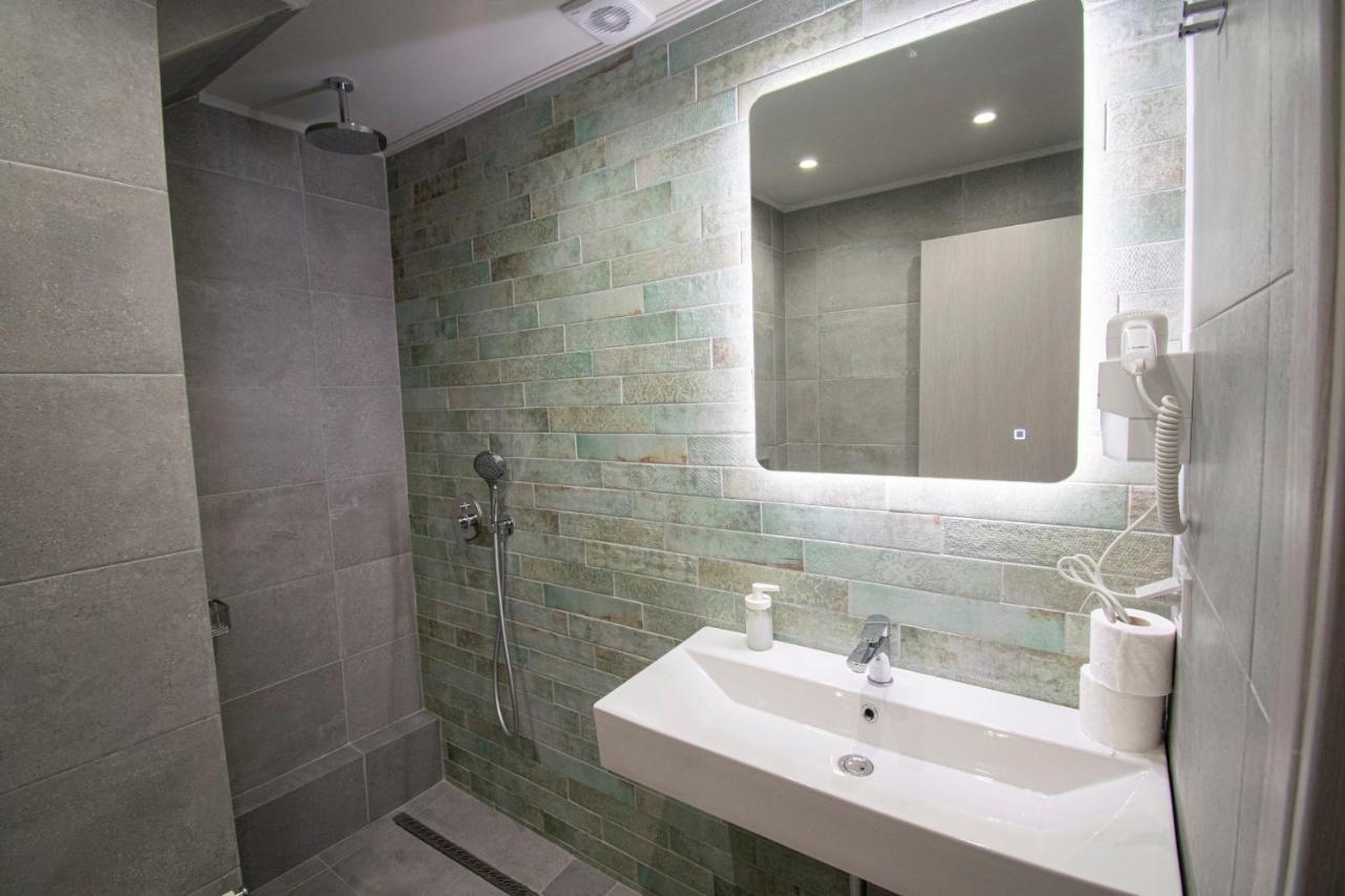 Heraclea Luxury Suites Nea Iraklia Bagian luar foto