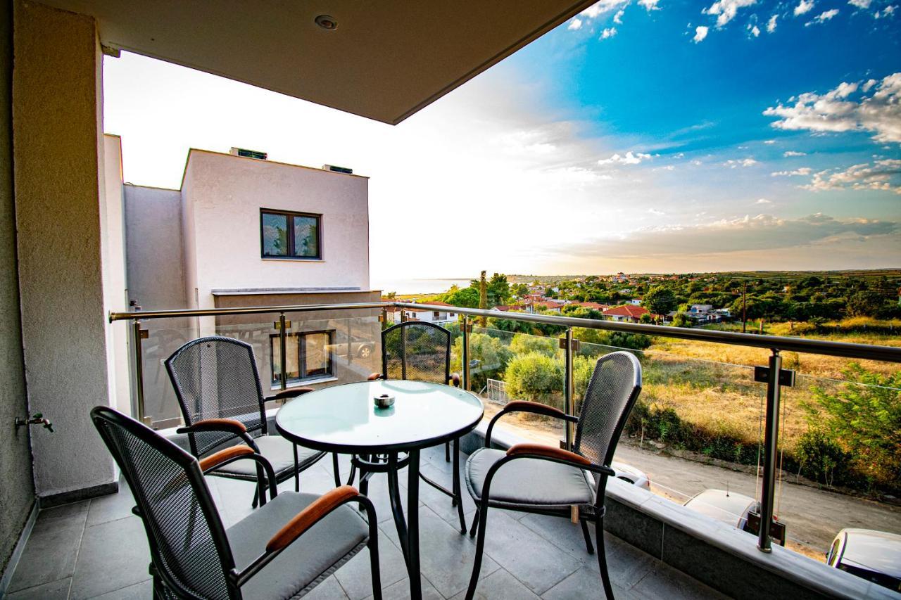 Heraclea Luxury Suites Nea Iraklia Bagian luar foto