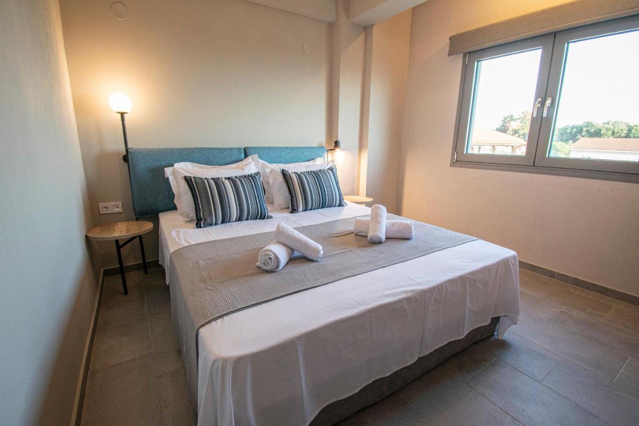 Heraclea Luxury Suites Nea Iraklia Bagian luar foto