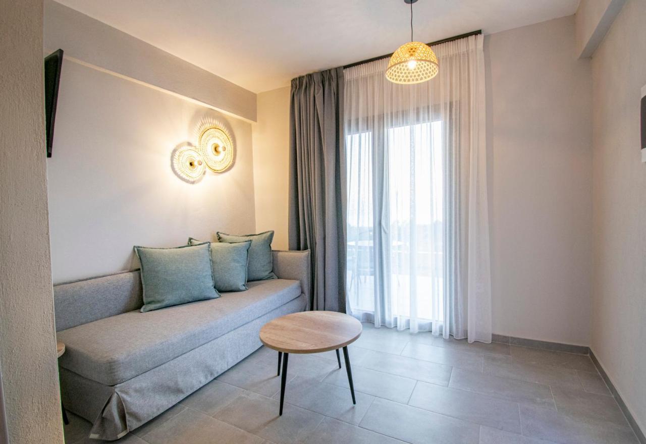 Heraclea Luxury Suites Nea Iraklia Bagian luar foto