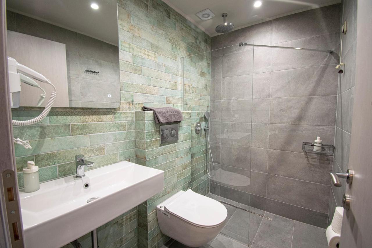 Heraclea Luxury Suites Nea Iraklia Bagian luar foto