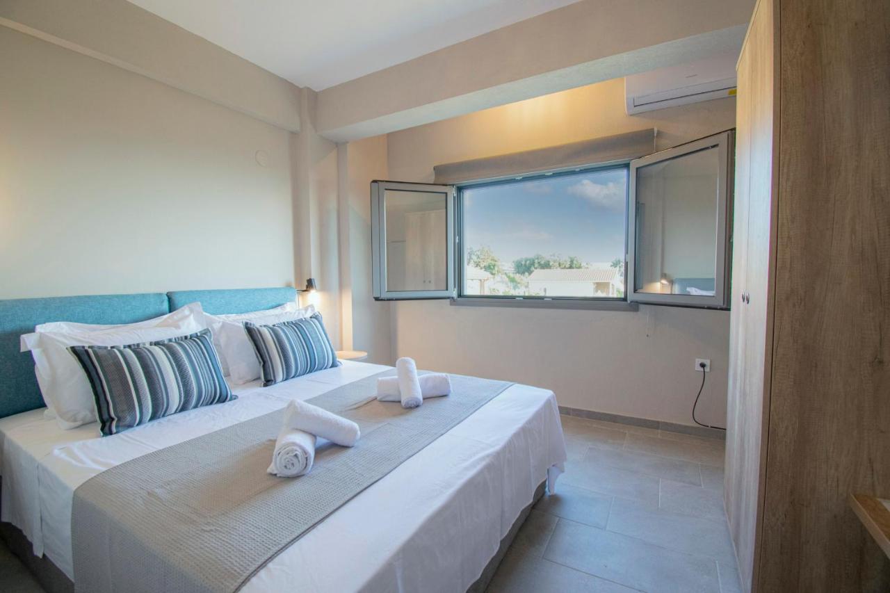 Heraclea Luxury Suites Nea Iraklia Bagian luar foto