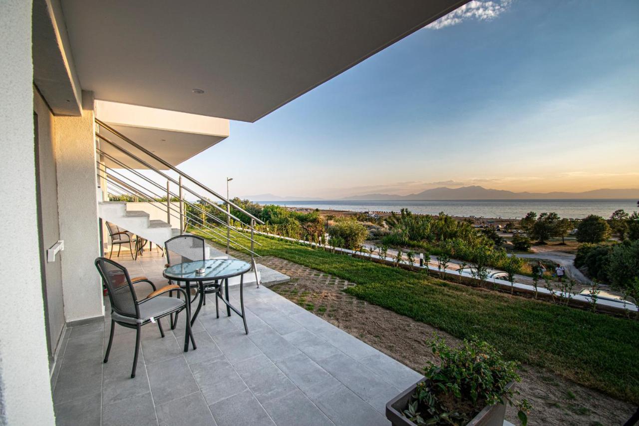 Heraclea Luxury Suites Nea Iraklia Bagian luar foto