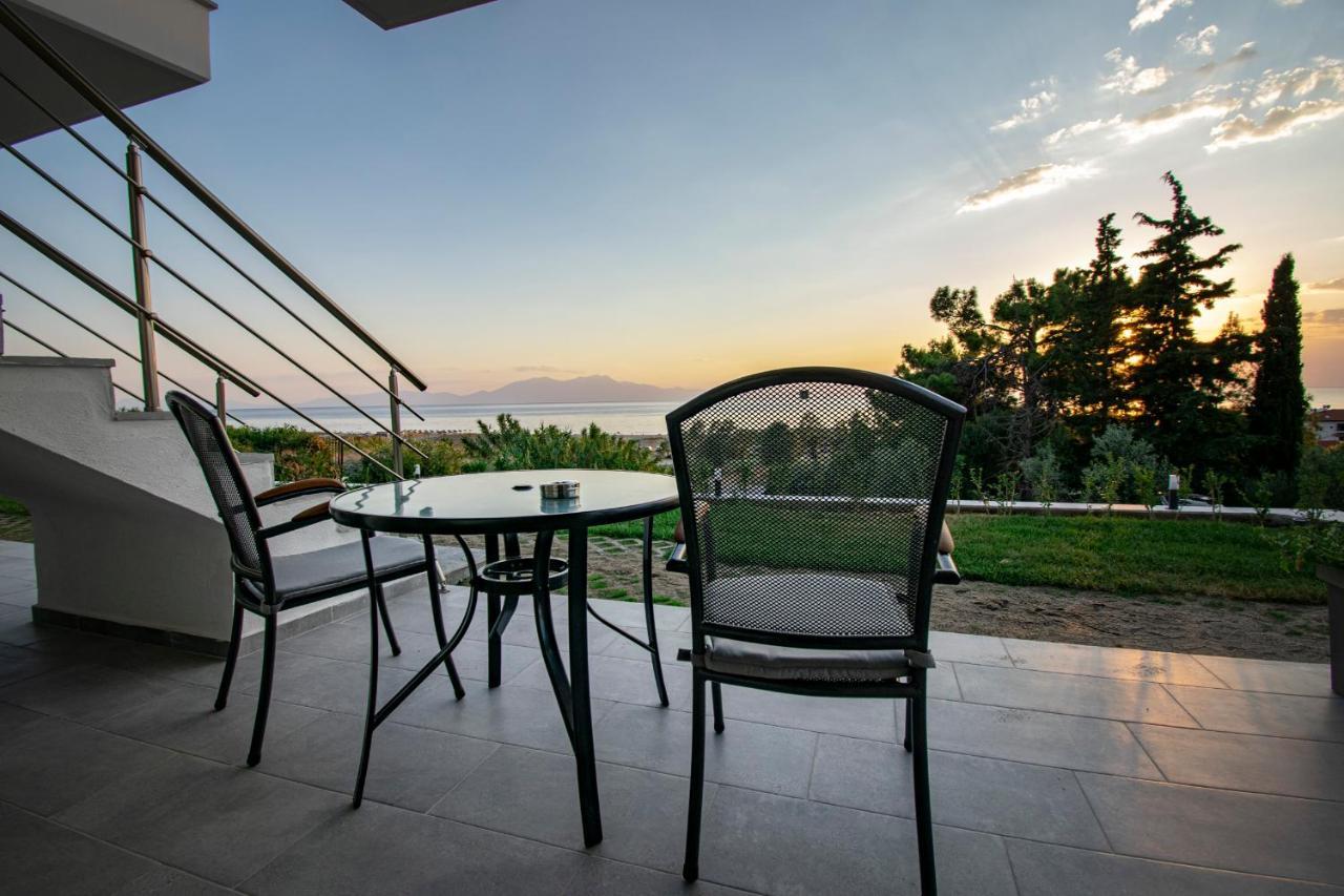 Heraclea Luxury Suites Nea Iraklia Bagian luar foto