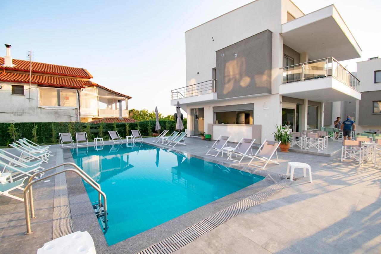 Heraclea Luxury Suites Nea Iraklia Bagian luar foto