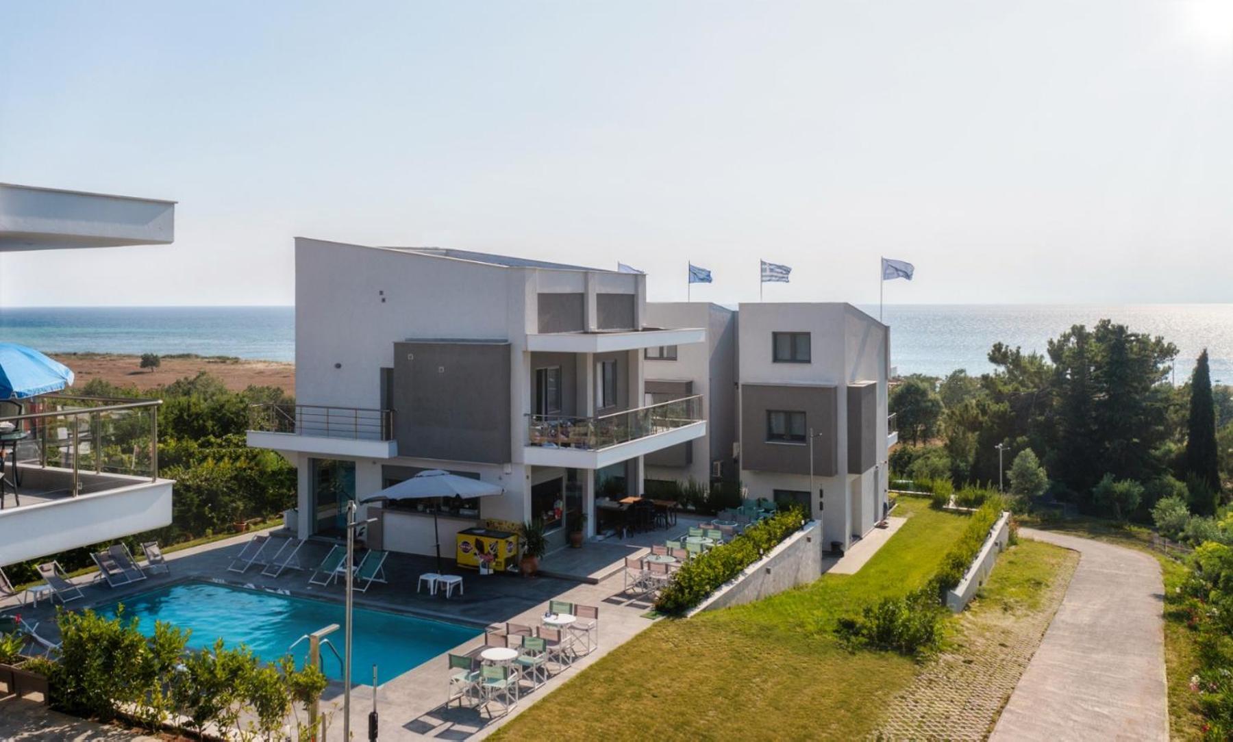 Heraclea Luxury Suites Nea Iraklia Bagian luar foto
